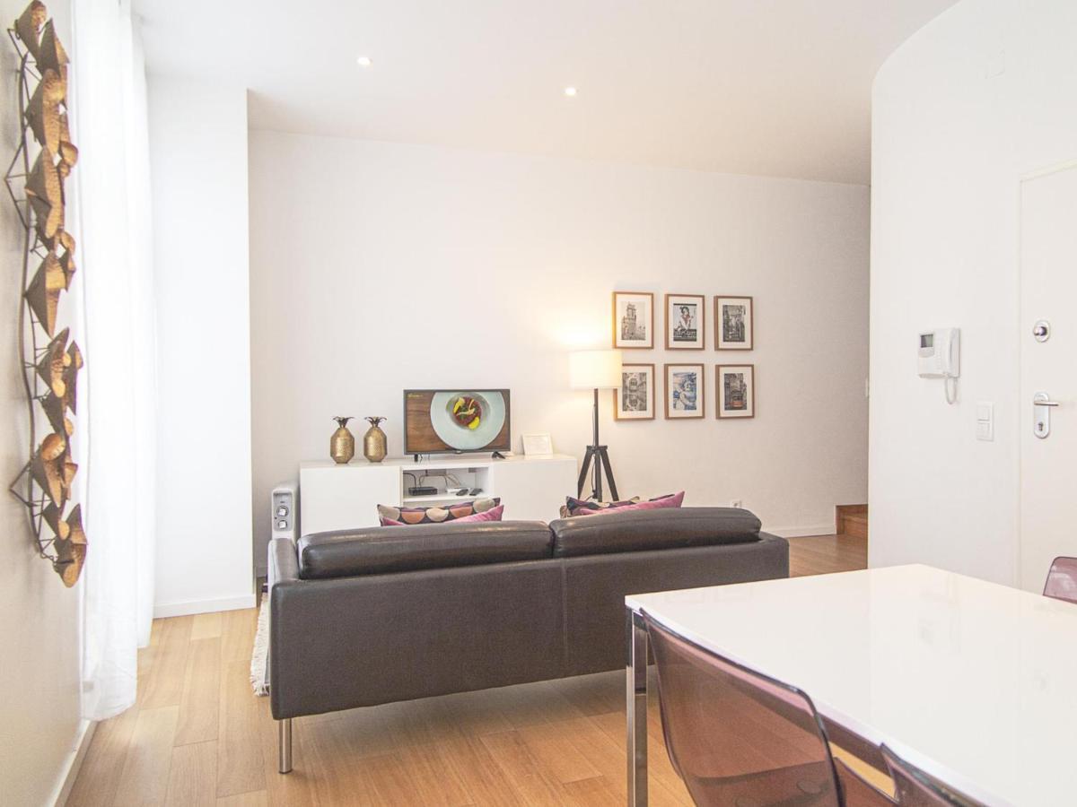 Baixa Chiado 2 Bedroom Duplex Apt With Ac Elevator Lisbon Bagian luar foto