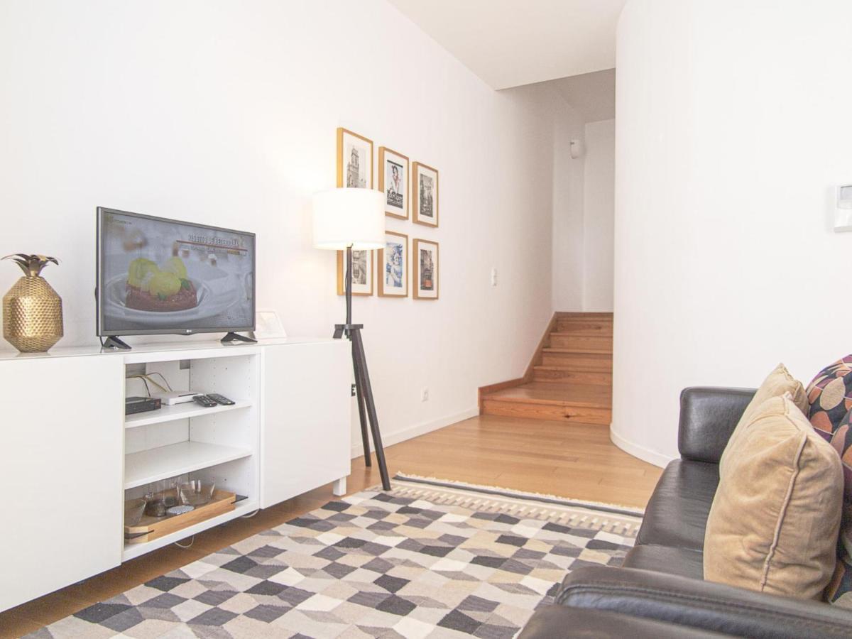 Baixa Chiado 2 Bedroom Duplex Apt With Ac Elevator Lisbon Bagian luar foto
